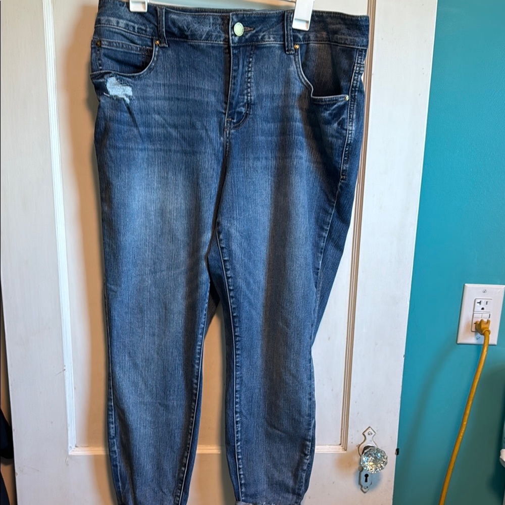 🌟🌟 Jean party Host pick 🌟🌟Maurice’s everflex highrise curvy Blue Jeans 14w